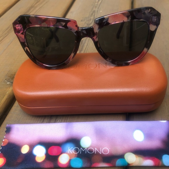 Komono The Stella Floral Sunglasses - Picture 3 of 4